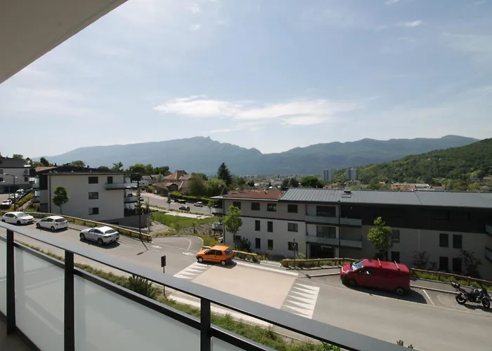 Comfortable T3 With Terrace And Garage! *